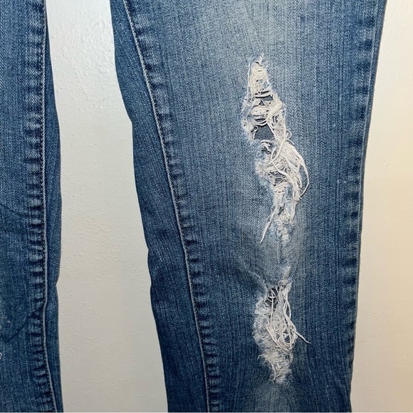 Forever 21 Low Rise Distressed Jeans Women’s Size 26 - Picture 3 of 9